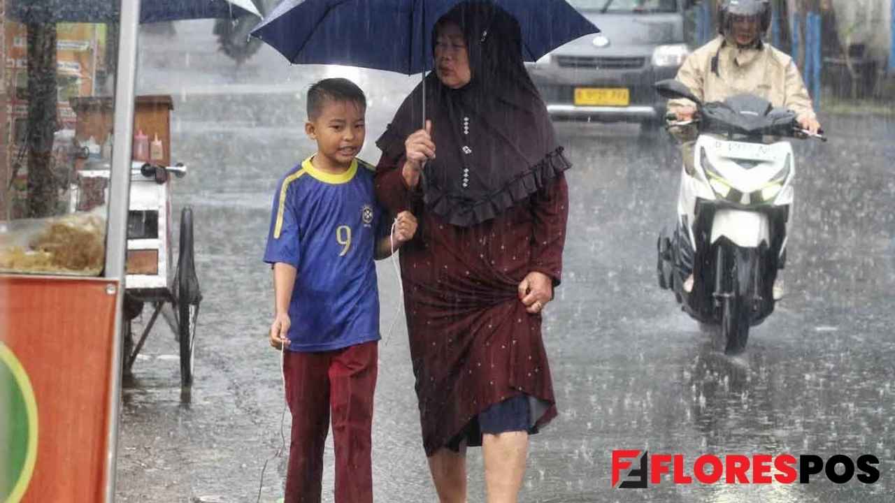 Hujan Deras, Longsor Melanda Bandung – Ini Cerita Warga dan Tindakan BPBD