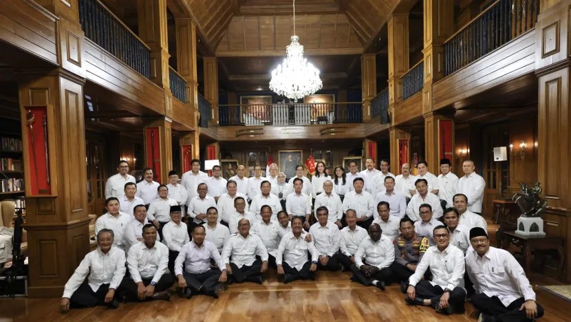 Presiden Prabowo Lantik Pejabat Tinggi Negara di Istana Sebuah Penataan Pemerintahan.